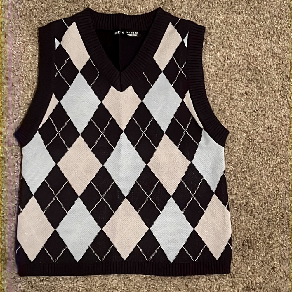 Shoe sweater vest. Size 4.